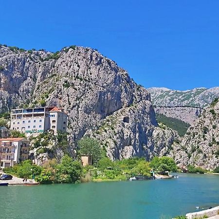 Apartment Mandic Omiš Exteriör bild