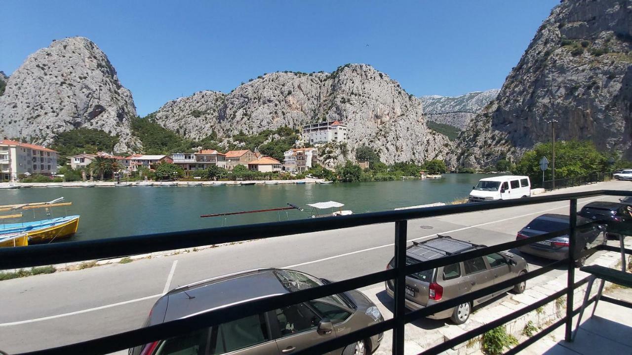 Apartment Mandic Omiš Exteriör bild