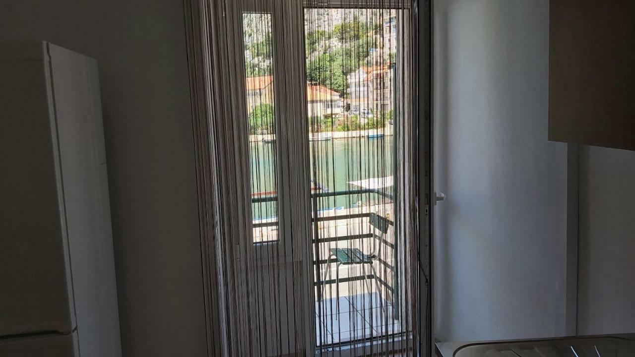 Apartment Mandic Omiš Exteriör bild