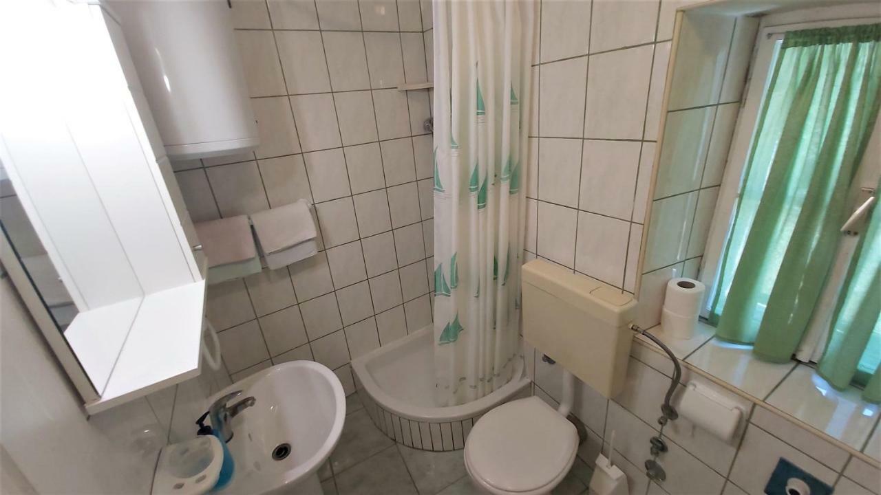 Apartment Mandic Omiš Exteriör bild