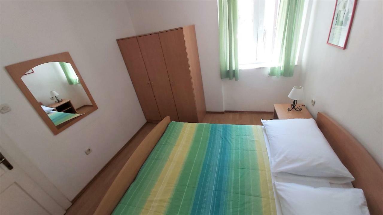 Apartment Mandic Omiš Exteriör bild