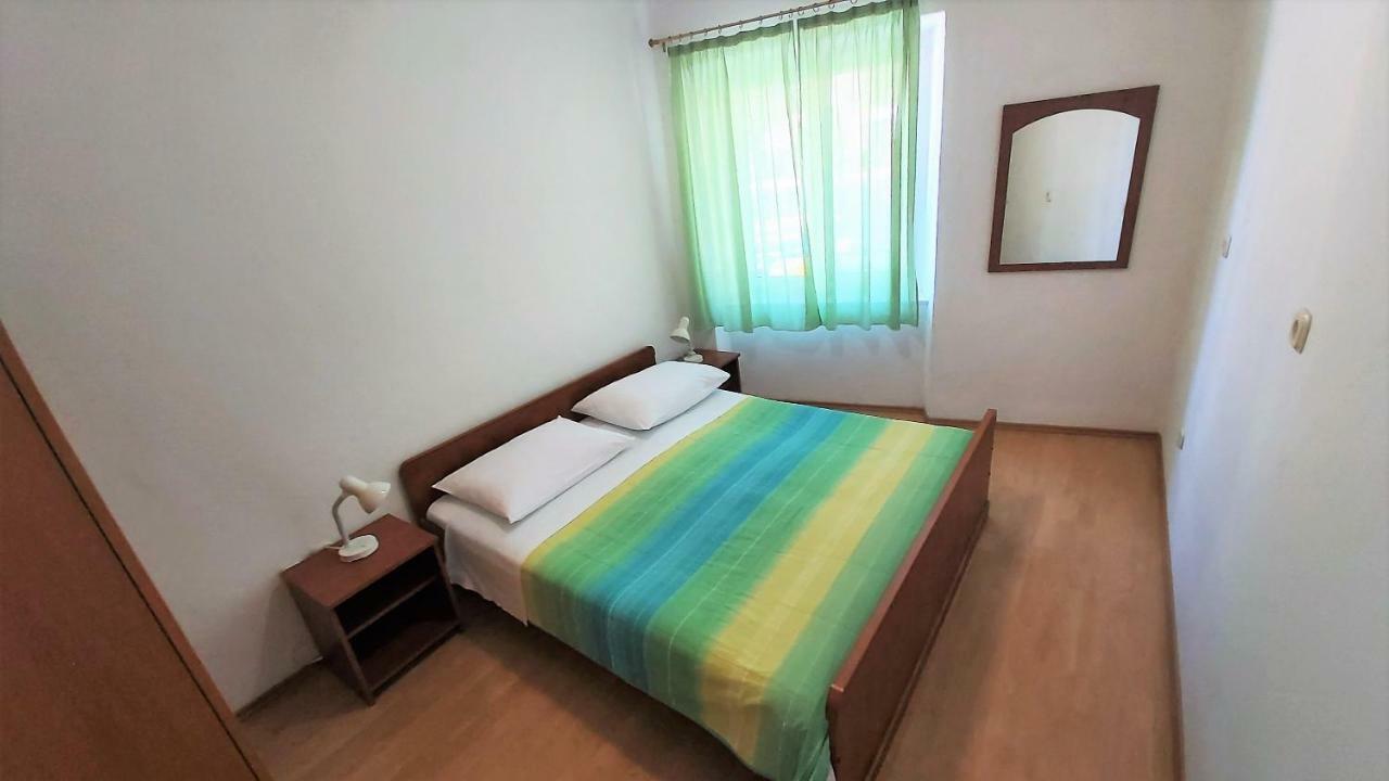Apartment Mandic Omiš Exteriör bild